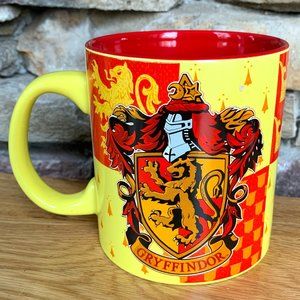 Gryffindor Harry Potter Mug Hogwarts House Crest Ceramic Warner Bros 20 oz Cup
